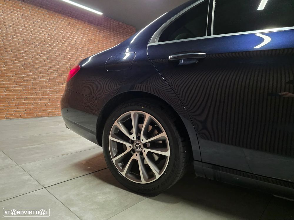 Mercedes-Benz E 220 d 9G-TRONIC Exclusive - 44