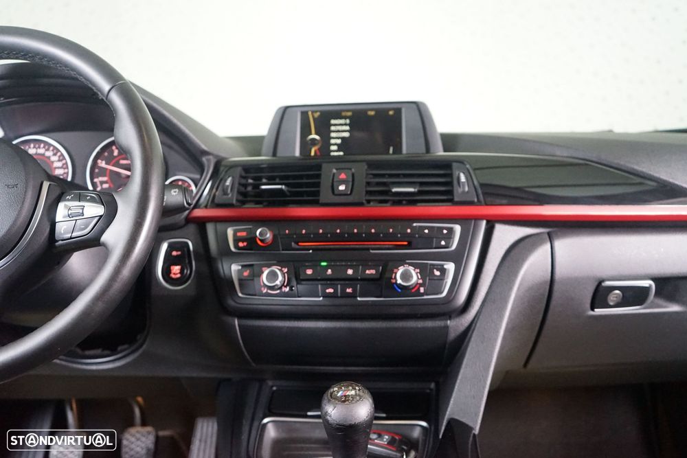 BMW 318 d Touring Line Sport - 27