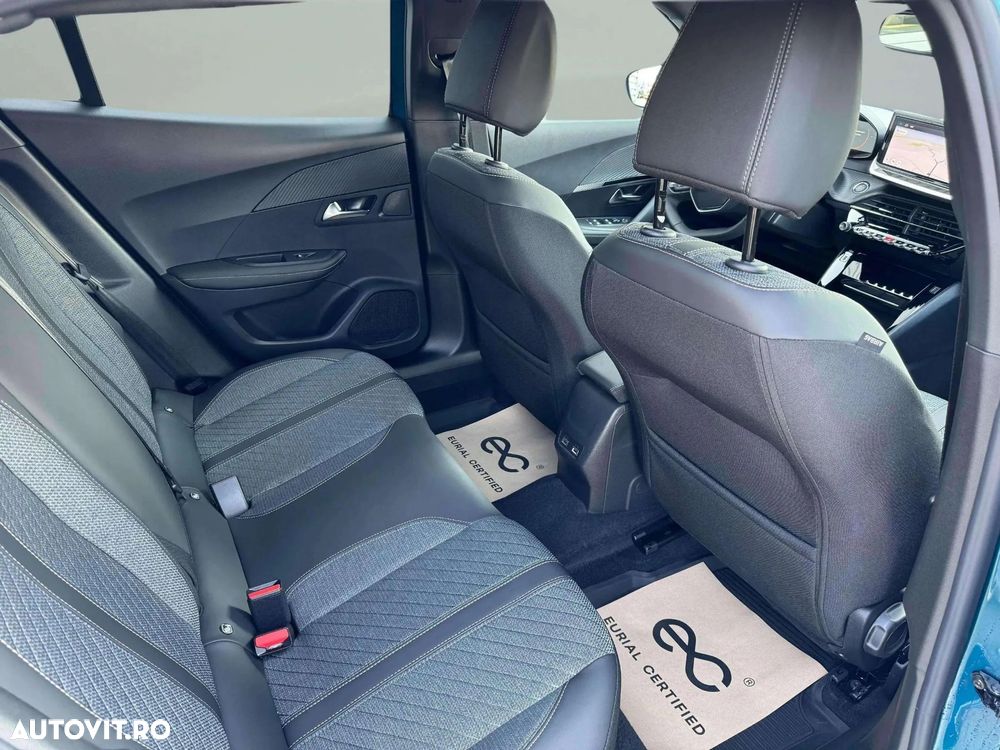 Peugeot 2008 1.2L e-DCS6 MHEV Allure - 12