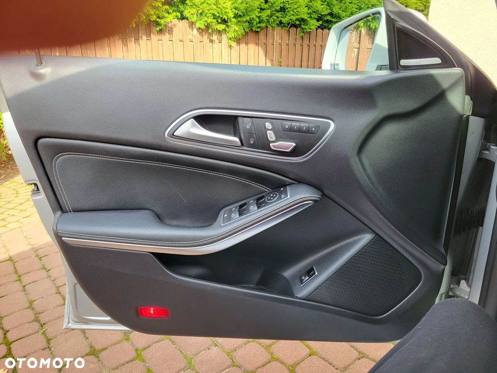 Mercedes-Benz CLA 250 7G-DCT - 13