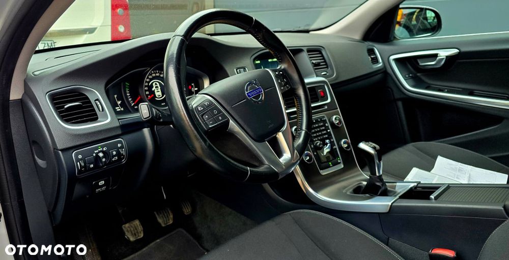 Volvo V60 D4 Momentum - 21