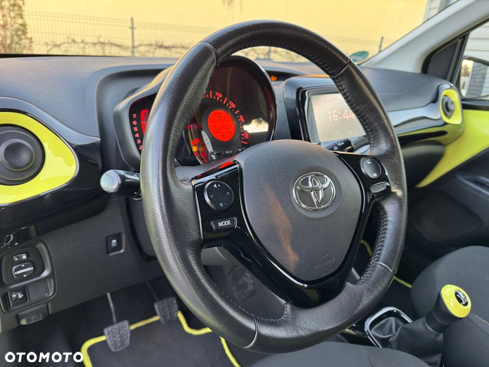 Toyota Aygo x mit x-business Paket - 21