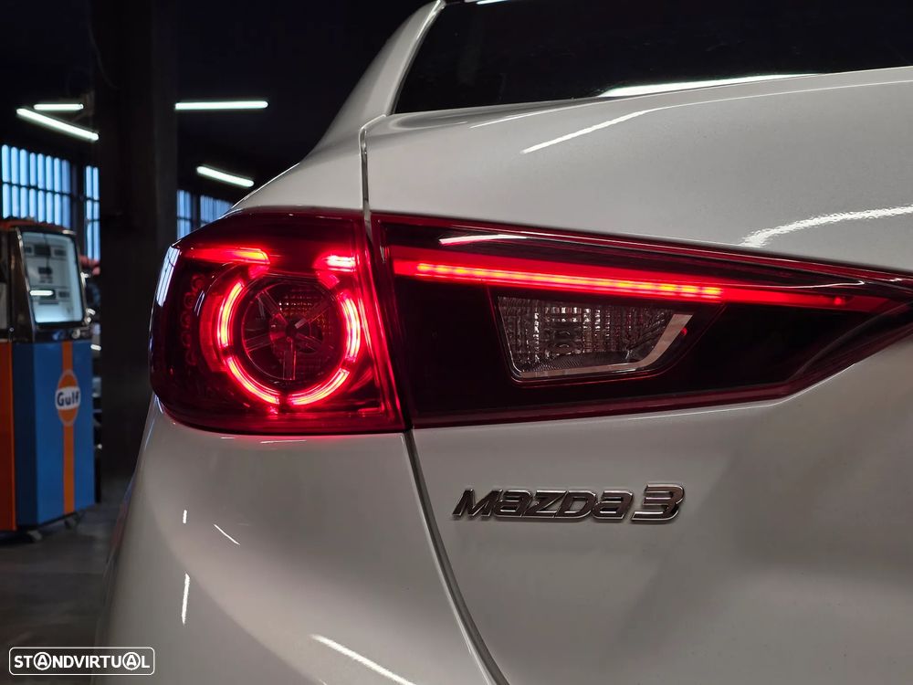 Mazda 3 Sedan 1.5 Sky-D Evolve HS Navi - 35