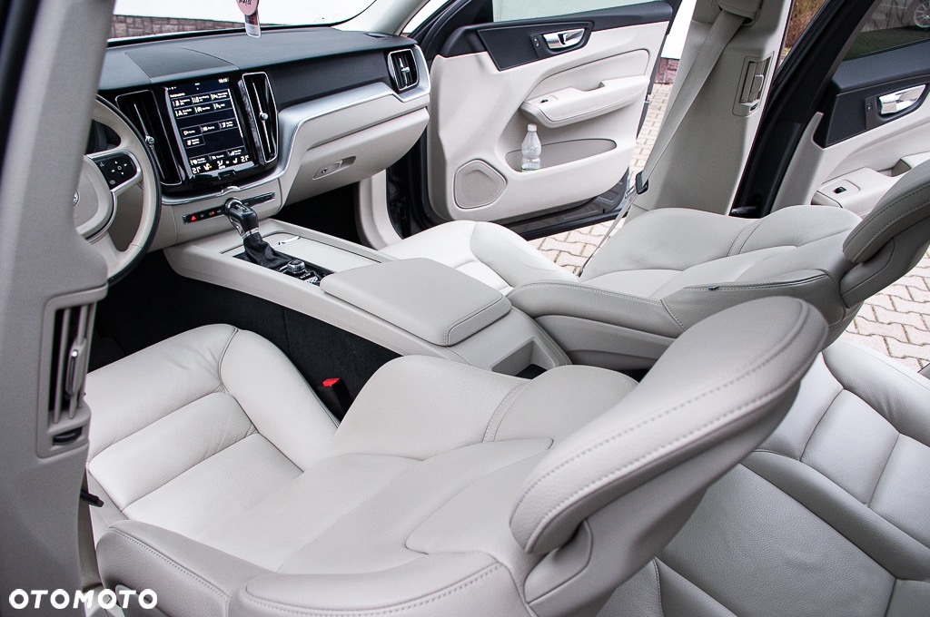 Volvo XC 60 T6 AWD Momentum - 11