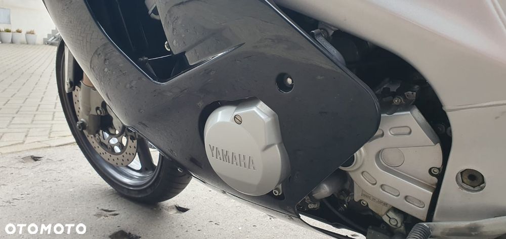 Yamaha FZR - 38