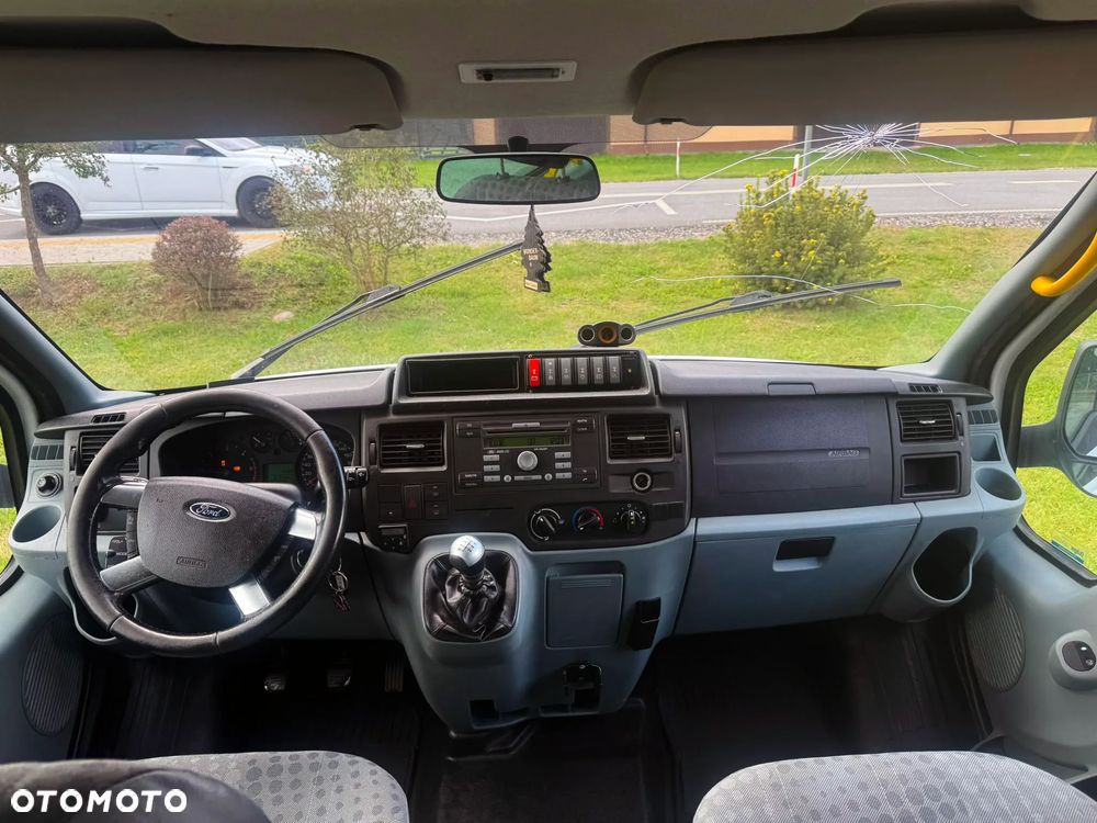 Ford Transit 350L - 10
