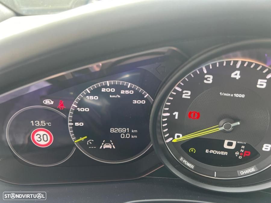 Porsche Panamera 4 E-Hybrid - 11