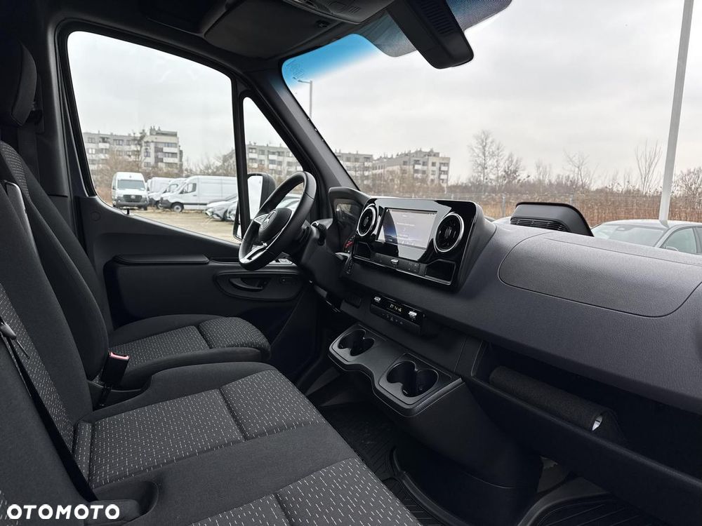 Mercedes-Benz Sprinter - 20