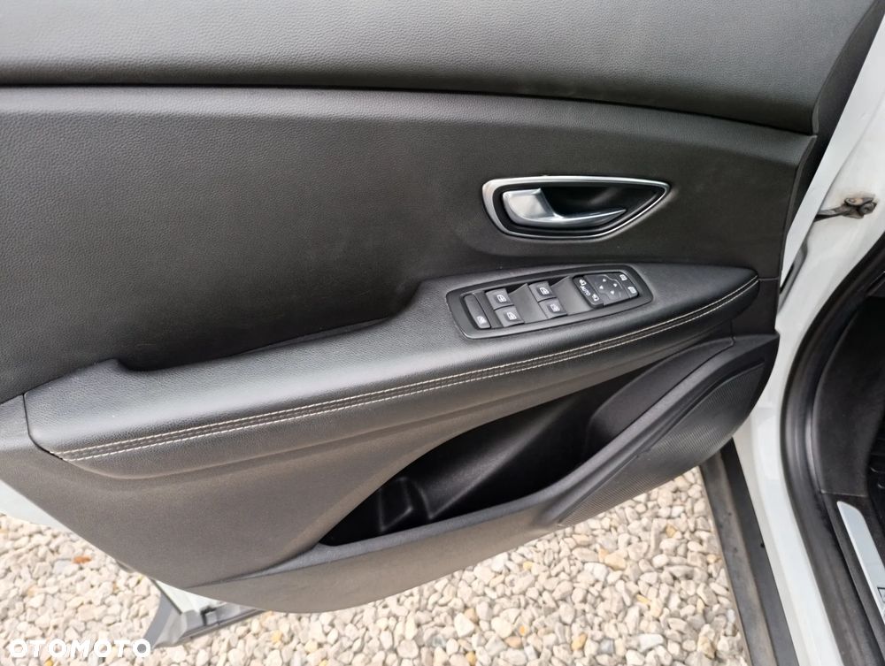 Renault Grand Scenic - 21
