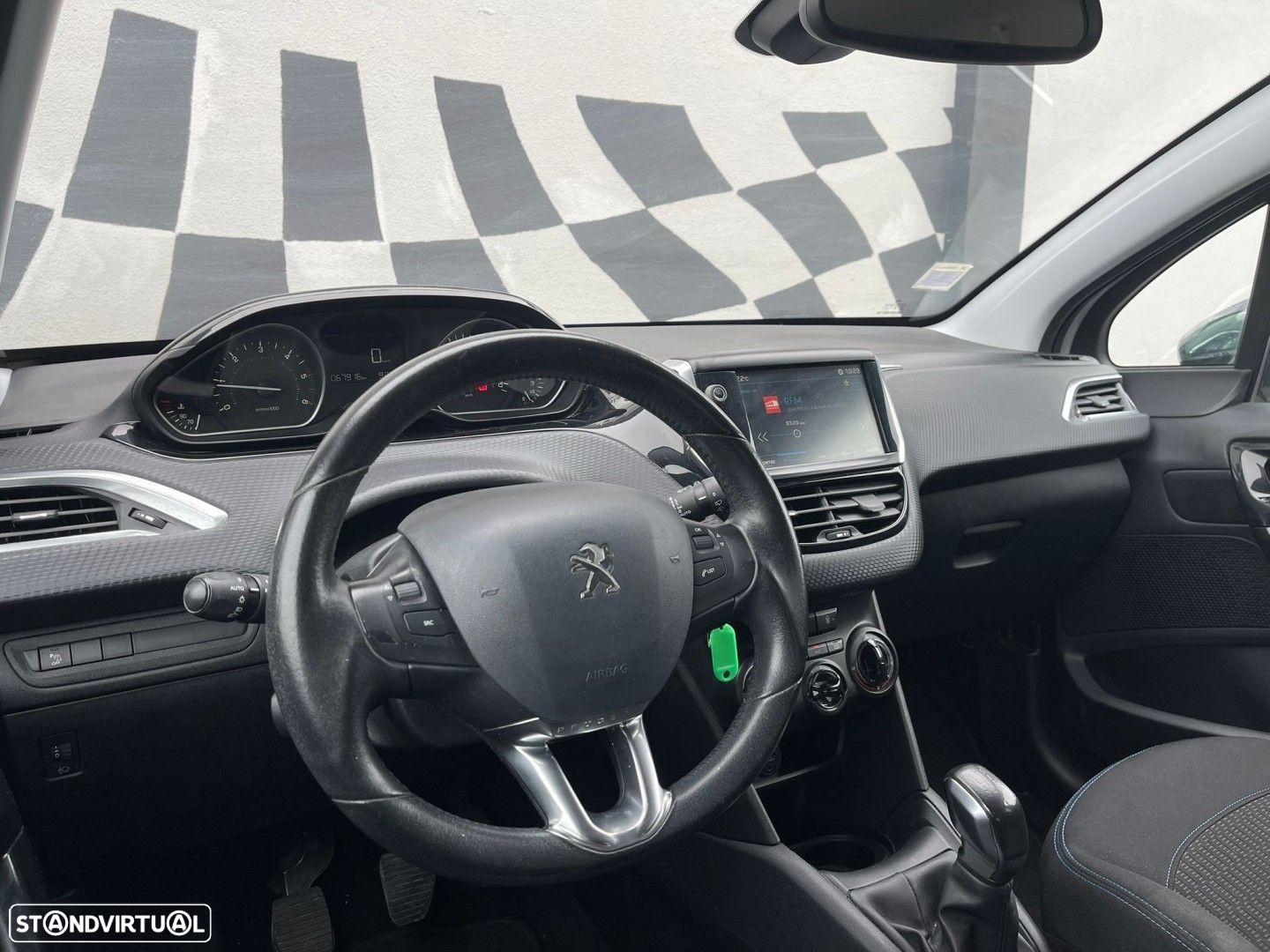 Peugeot 208 1.6 BlueHDi Style - 4