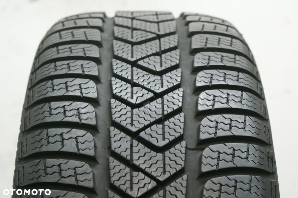 205/50R17 PIRELLI WINTER SOTTOZERO 3 , 7mm 2021r A10033 - 1