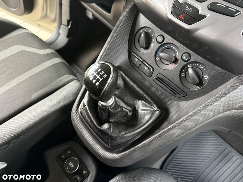 Ford Tourneo Connect Grand - 33