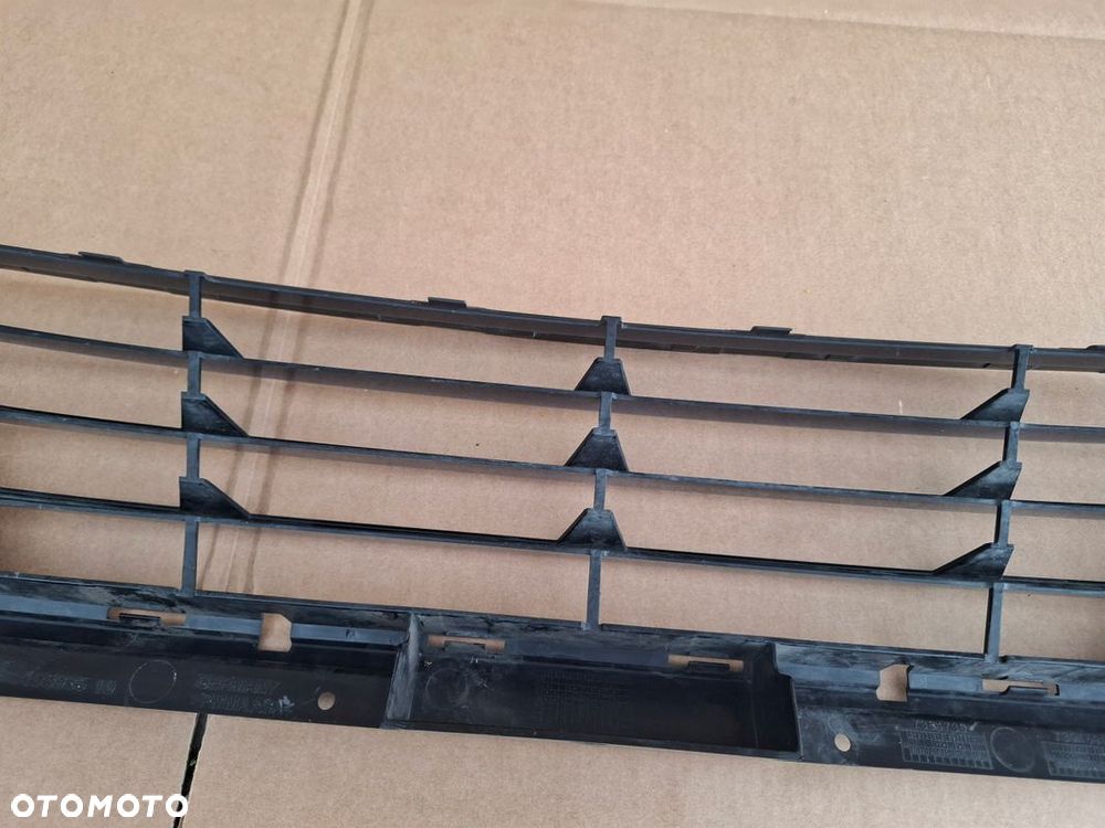 KRATKA ŚRODKOWA ZDERZAKA BMW 2 F45 ORYGINAŁ ŁADNY STAN - 5