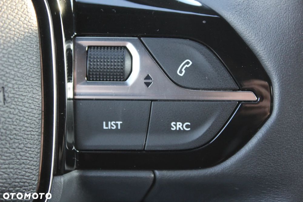 Peugeot 2008 1.2 PureTech Active S&S EAT8 - 17