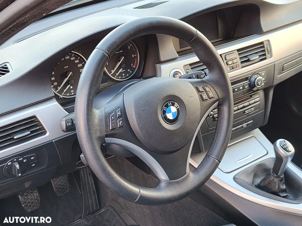 BMW Seria 3 318i Edition Sport - 16