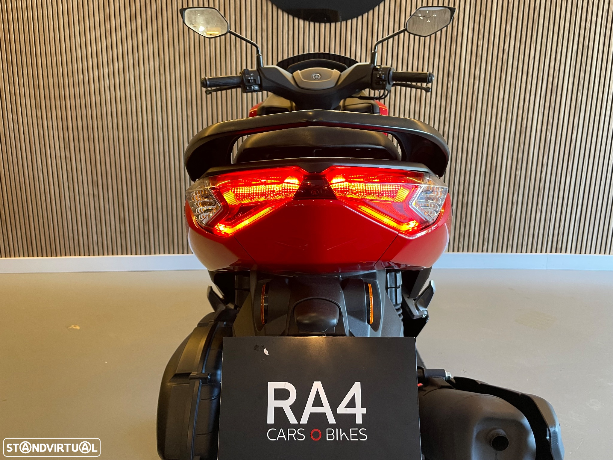 Yamaha NMAX - 10