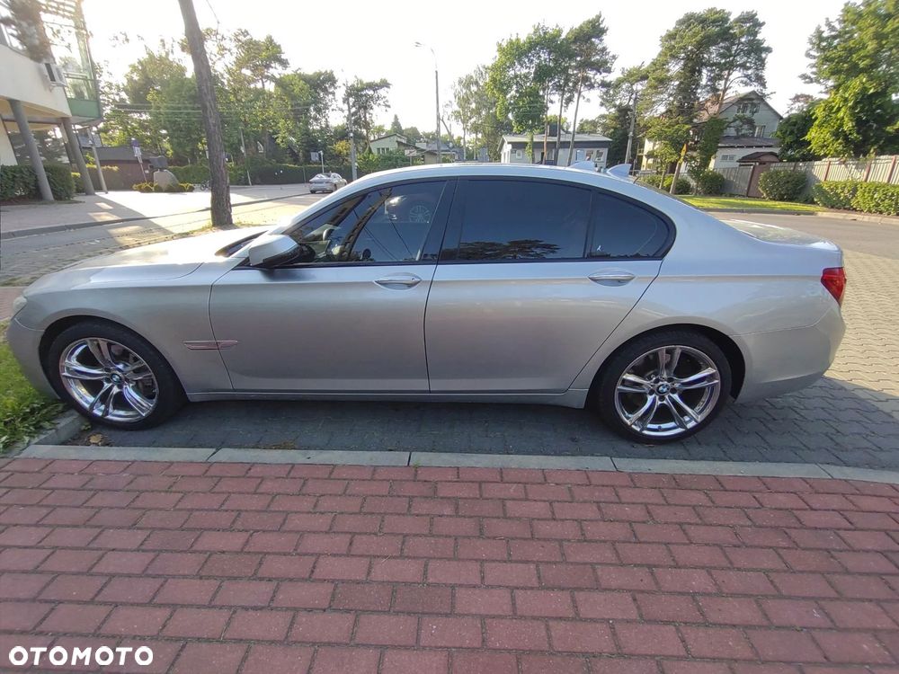 BMW Seria 7 740i - 8