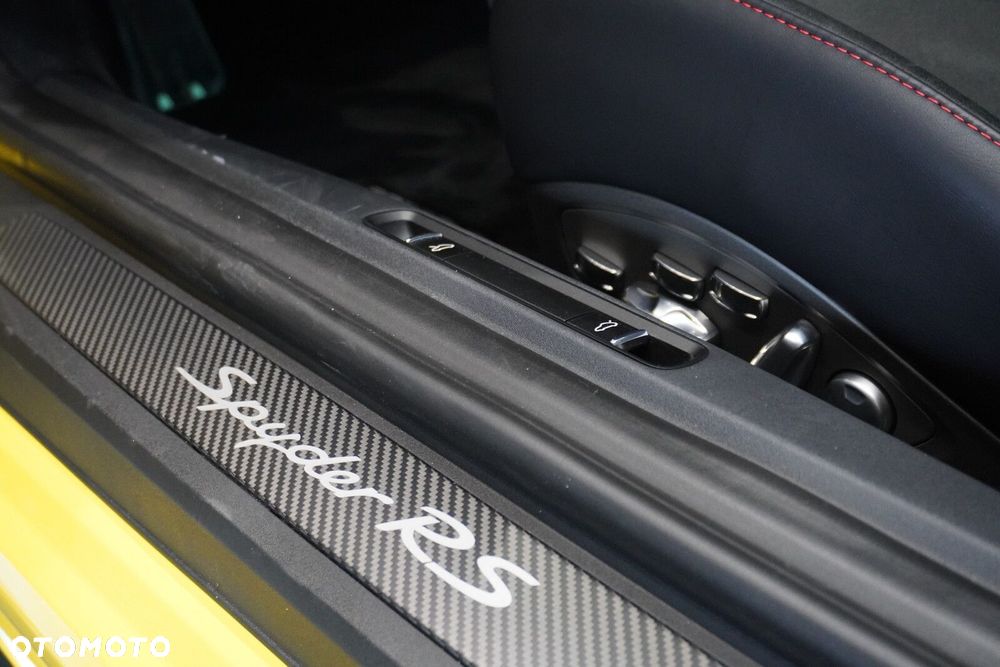 Porsche 718 Spyder - 22