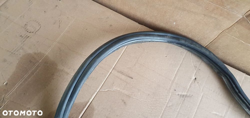 Uszczelka klapy bagażnika VW Polo V 6R - 3