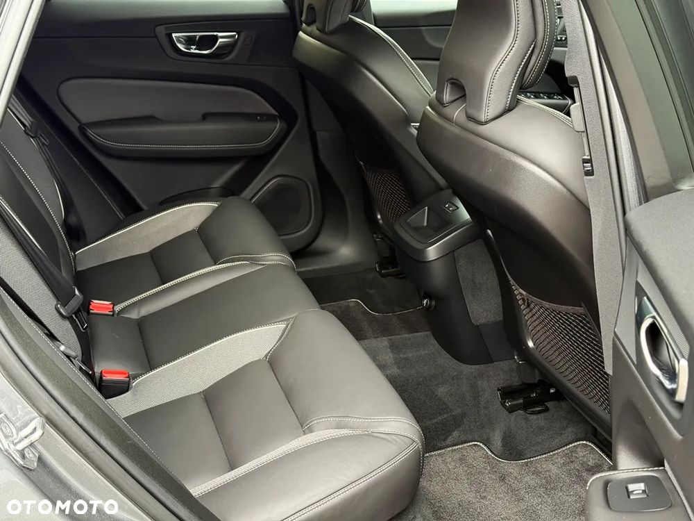 Volvo XC 60 D4 SCR R-Design - 21