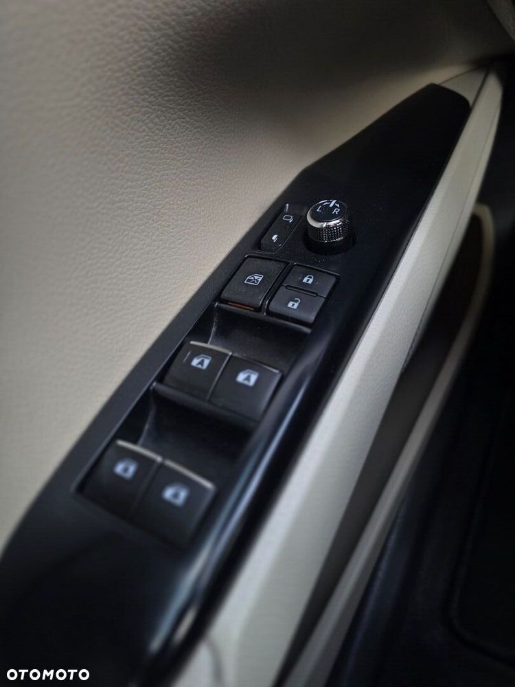Toyota Camry 2.5 Hybrid Executive CVT - 22