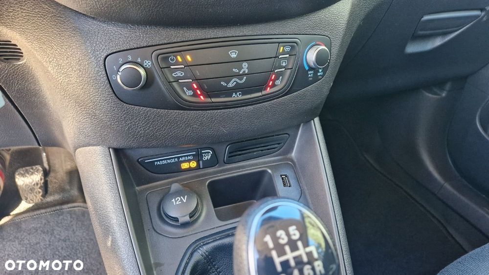 Ford Transit Courier - 12