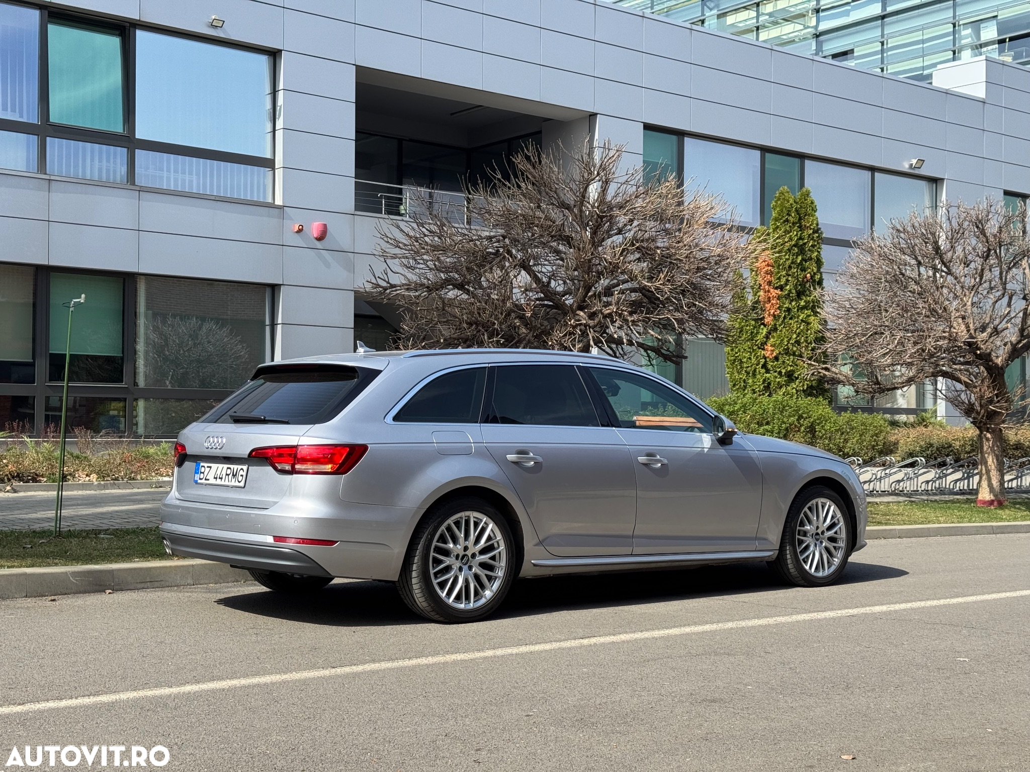 Audi A4 Avant 2.0 40 TDI S tronic Advanced - 4