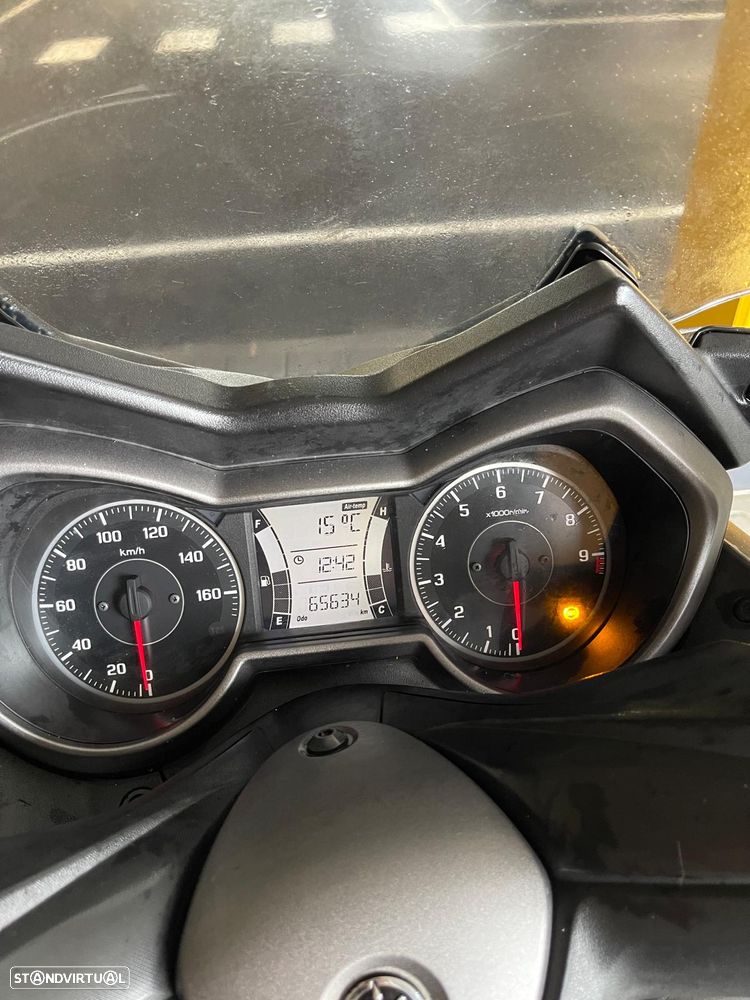 Yamaha X-Max 300 ABS e TCS - 2
