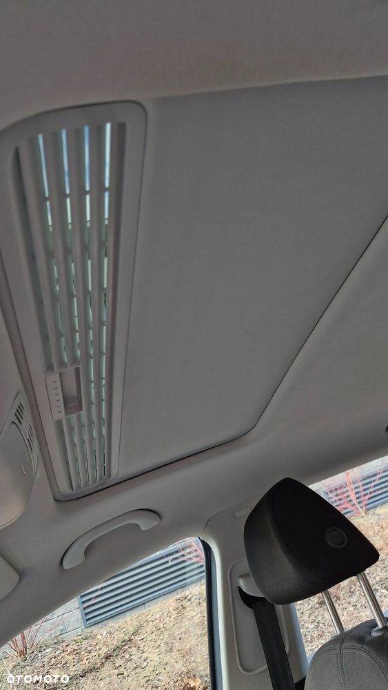 Volkswagen Passat 2.0 TDI DPF Sportline - 24