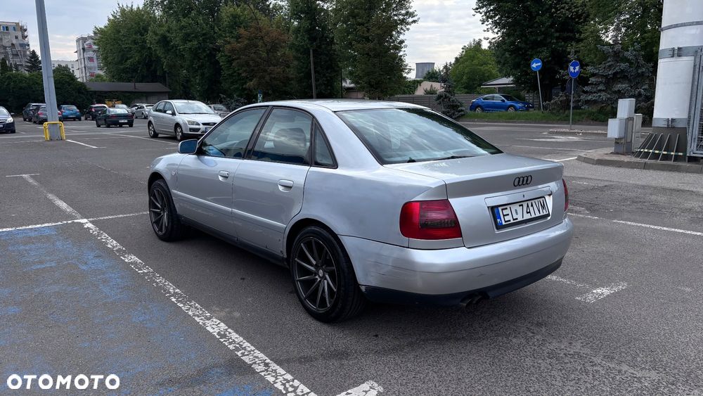 Audi A4 Limousine 2.4 Quattro - 5