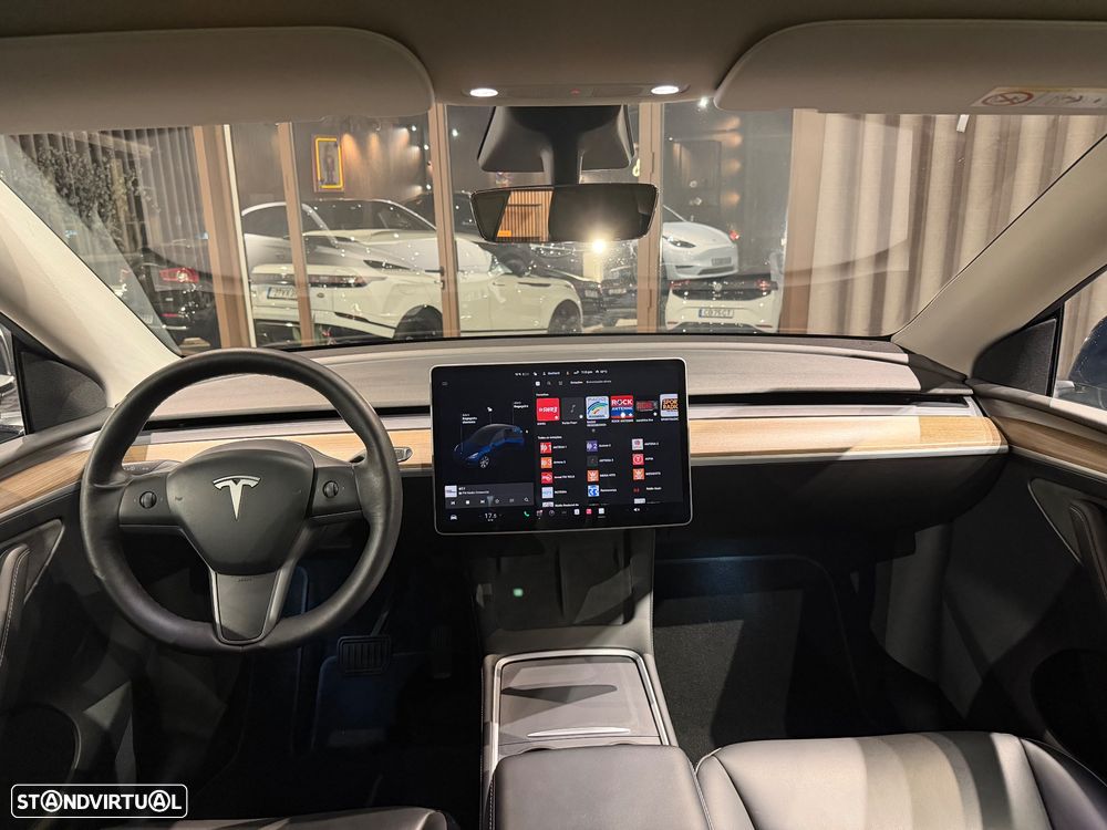 Tesla Model Y Long-Range RWD - 28