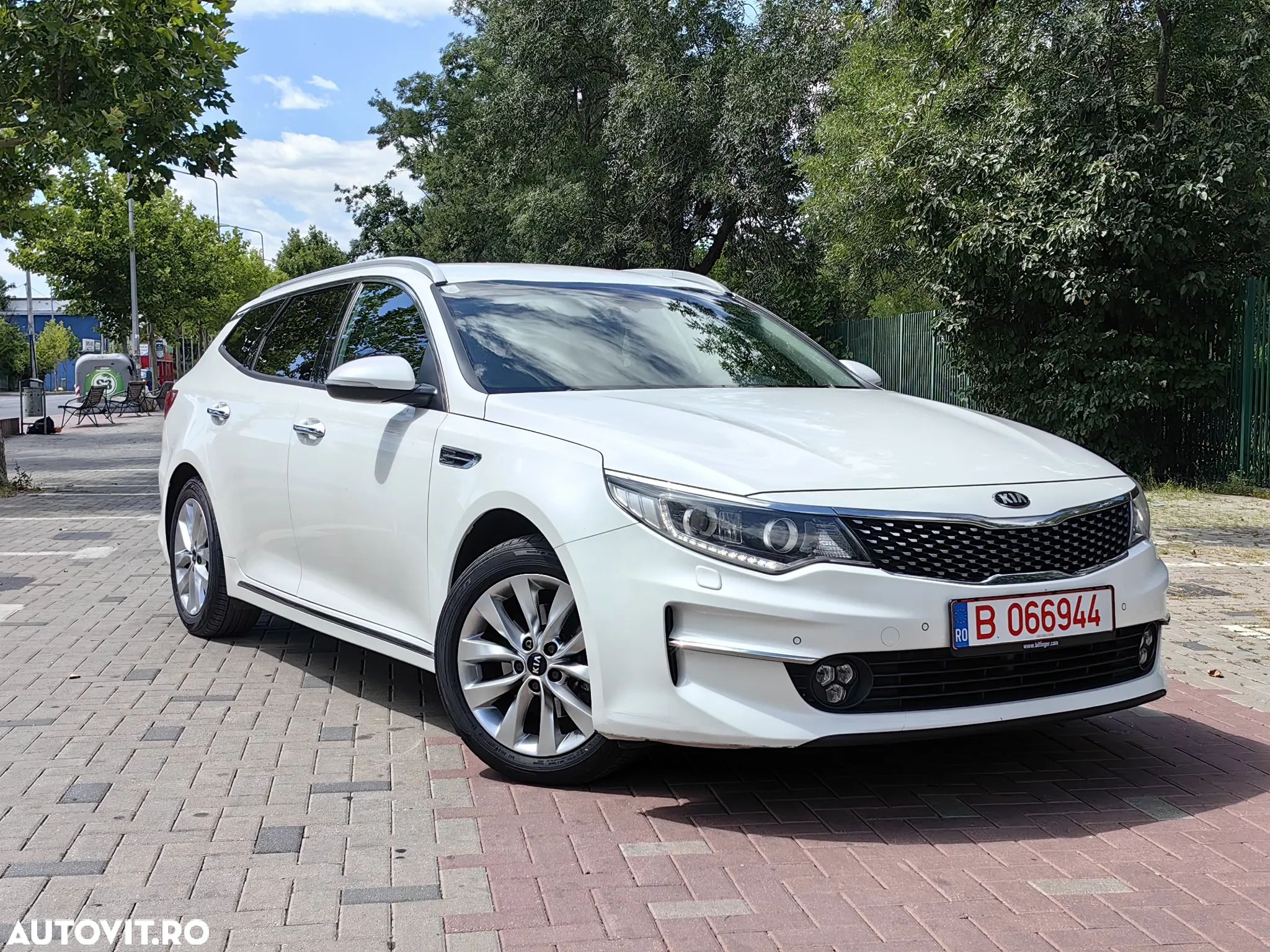 Kia Optima Sportswagon 1.7 CRDI DCT Business Supreme - 1