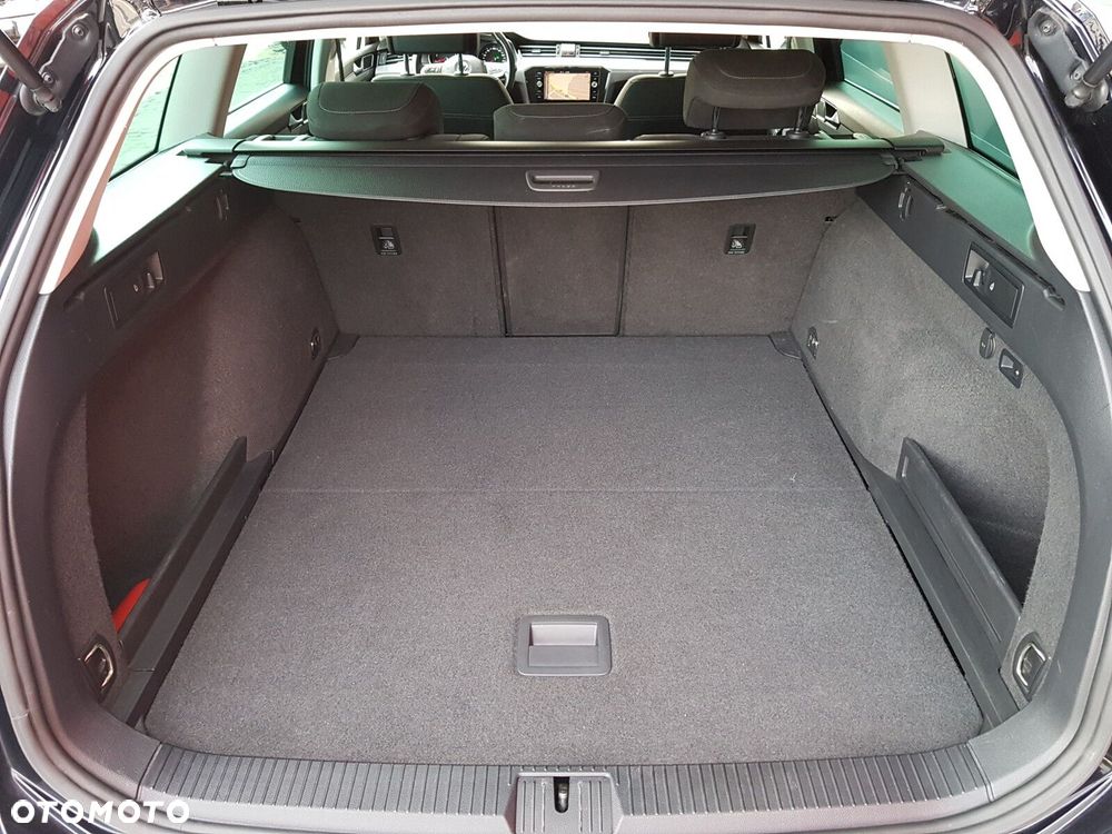 Volkswagen Passat Variant 2.0 TSI Elegance DSG - 35