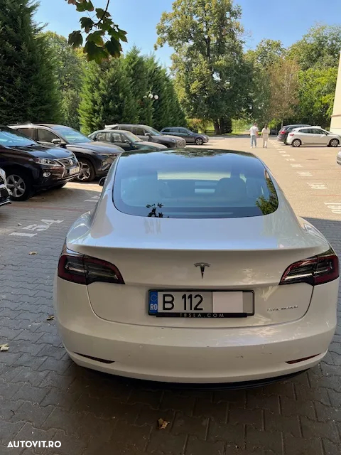Tesla Model 3 Long Range - 4