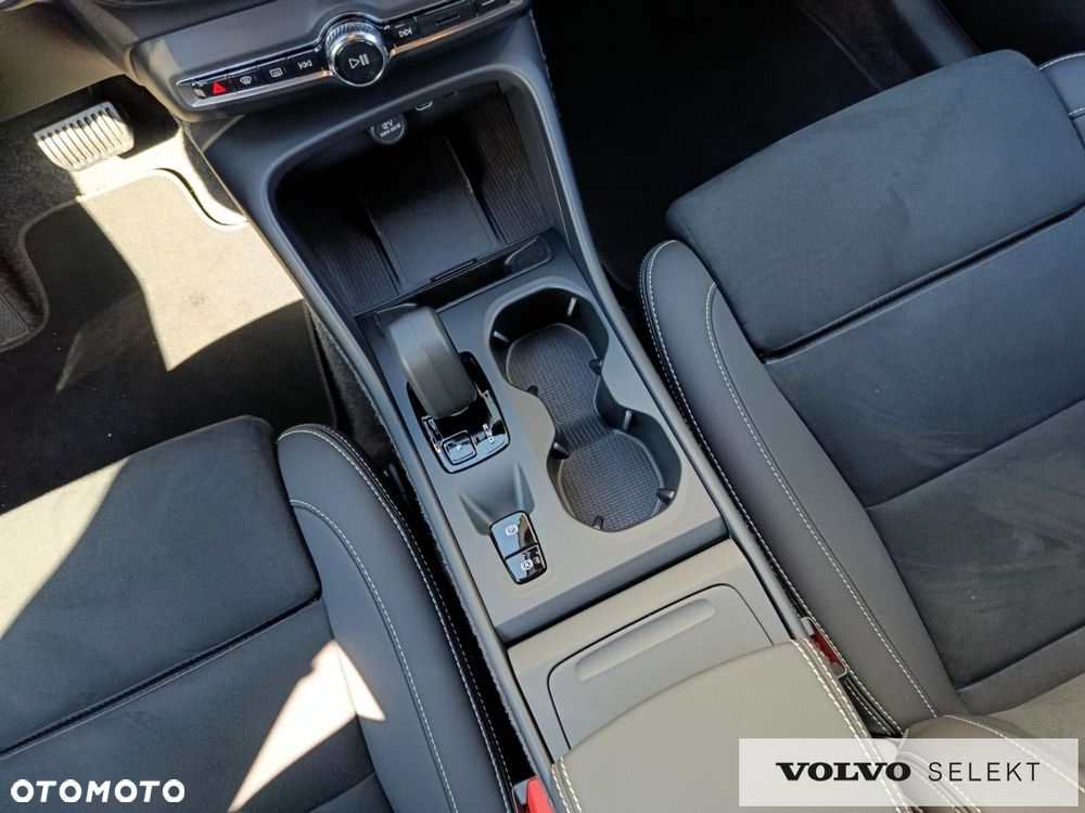 Volvo XC 40 - 25