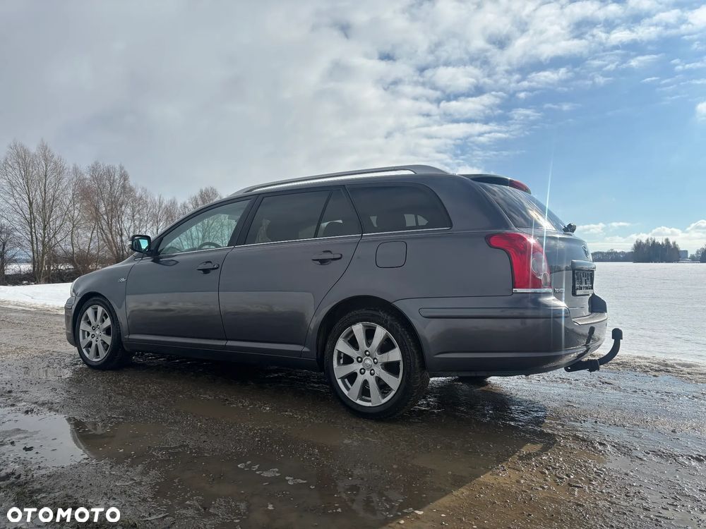 Toyota Avensis - 2
