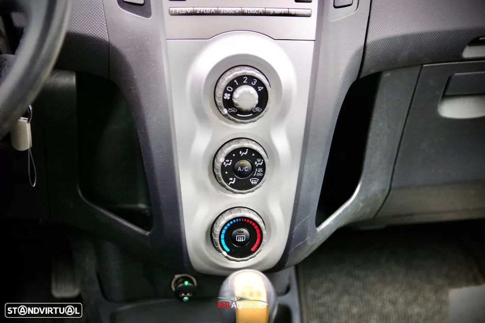 Toyota Yaris 1.4 D-4D Comfort+AC - 13