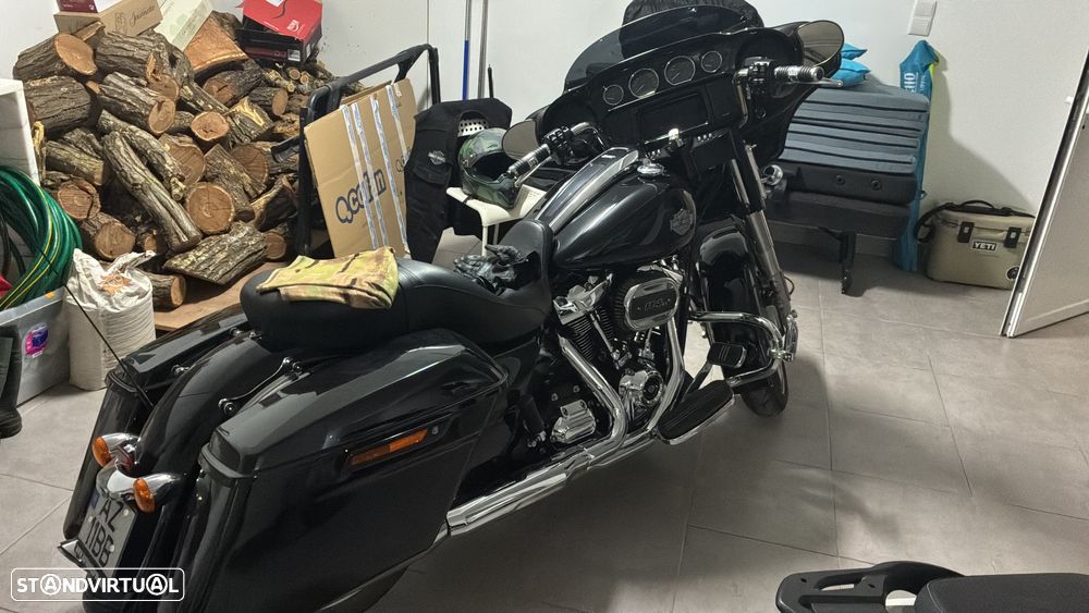 Harley-Davidson FLHXS - 2