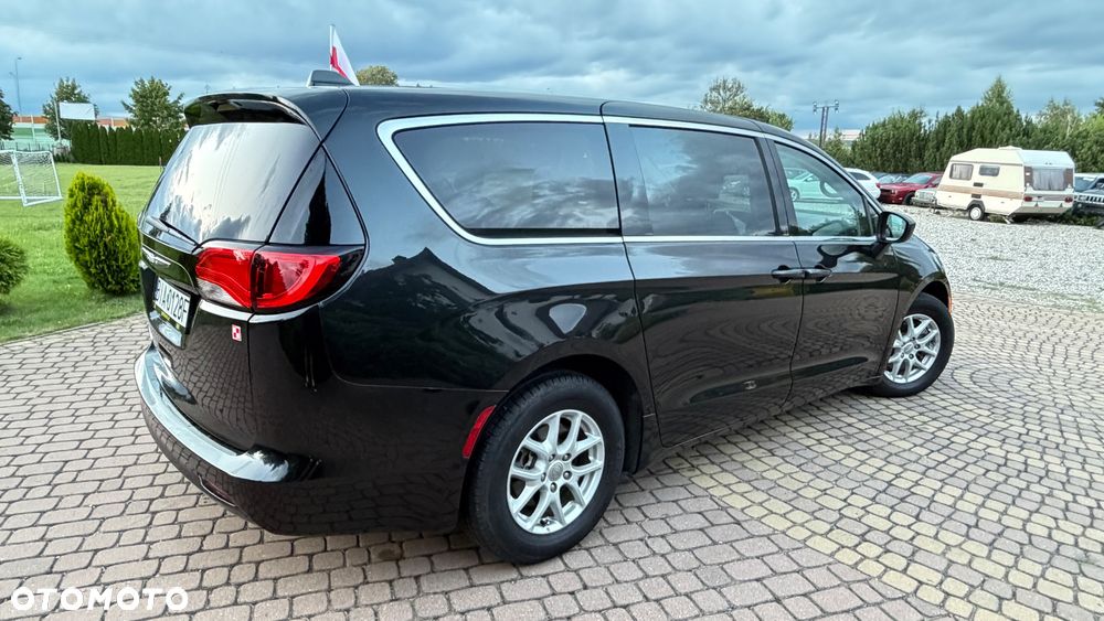 Chrysler Pacifica - 5