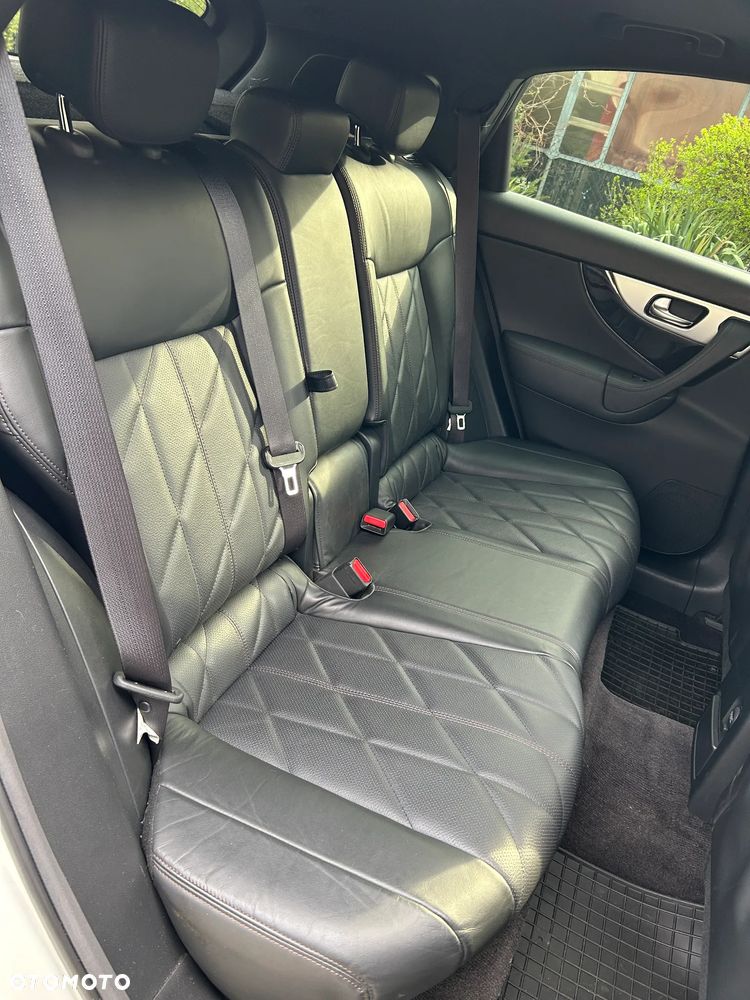 Infiniti QX70 3.7 AWD Design - 25