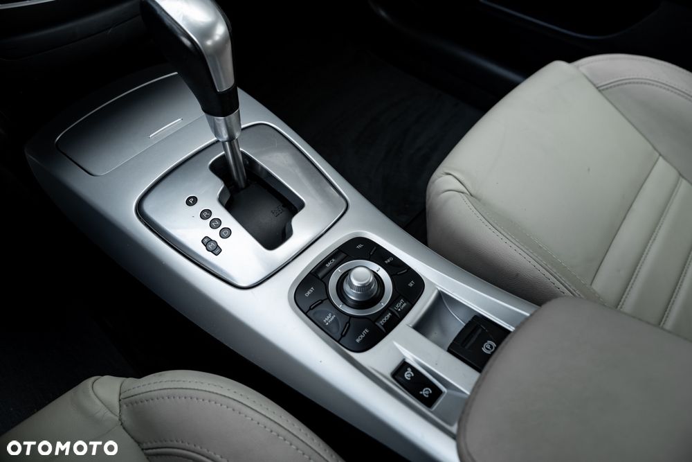 Renault Laguna V6 dCi 235 FAP GT - 25