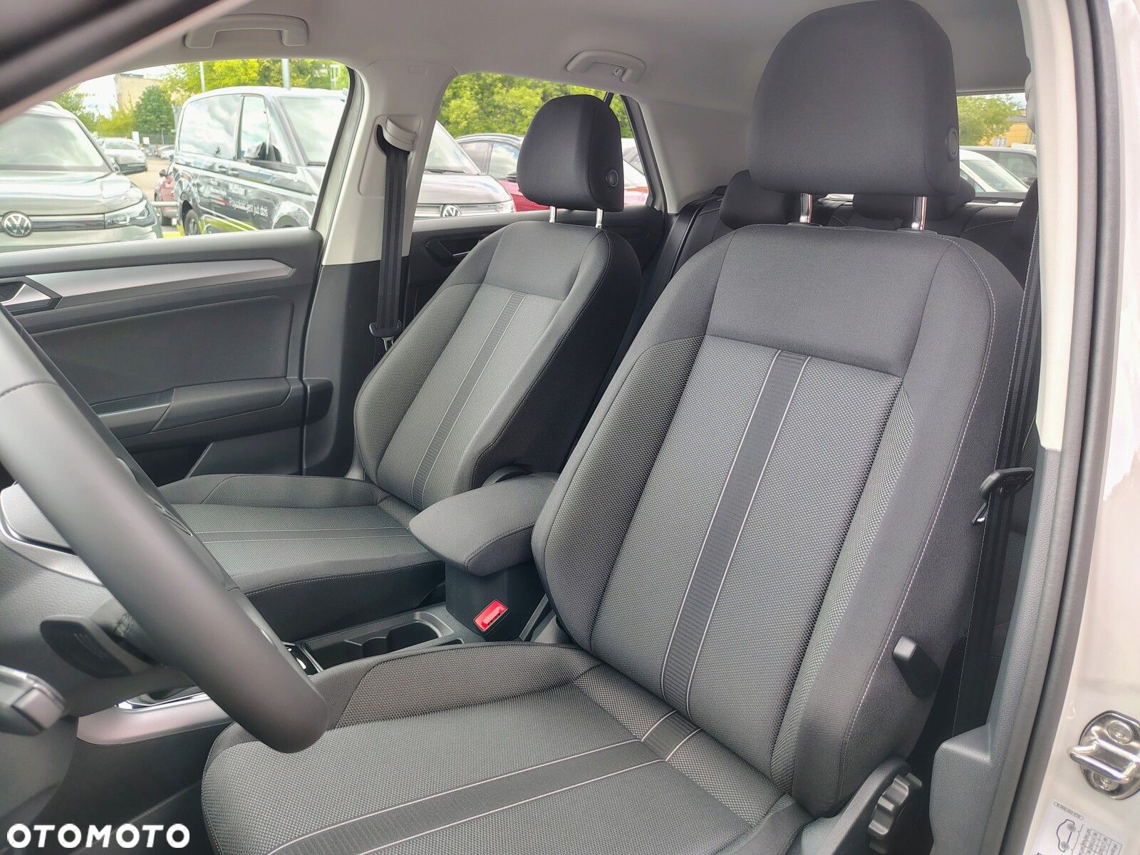 Volkswagen T-Roc - 14