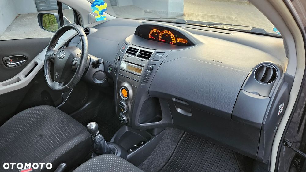 Toyota Yaris 1.33 VVT-i Executive - 13