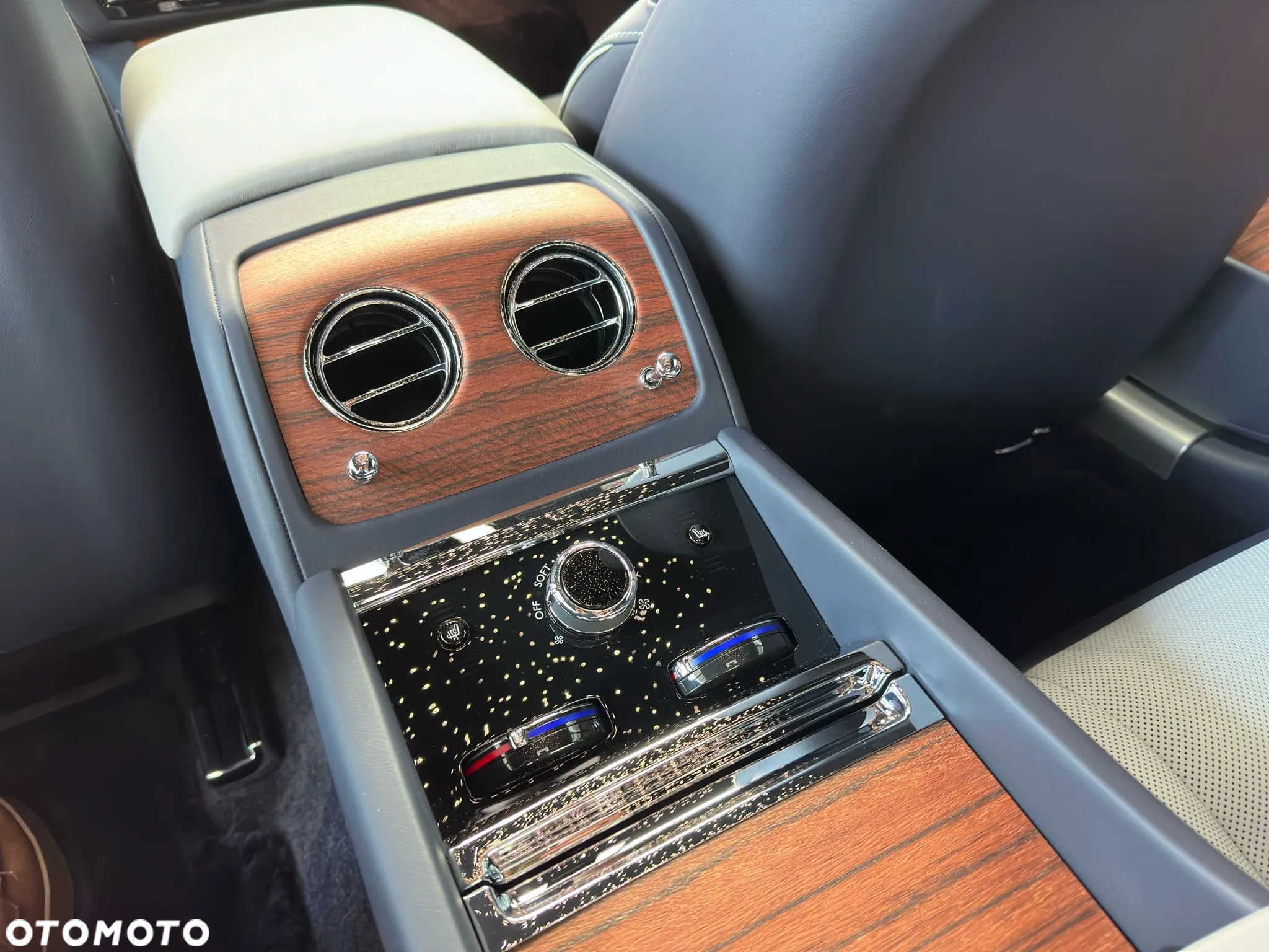 Rolls-Royce Spectre - 12