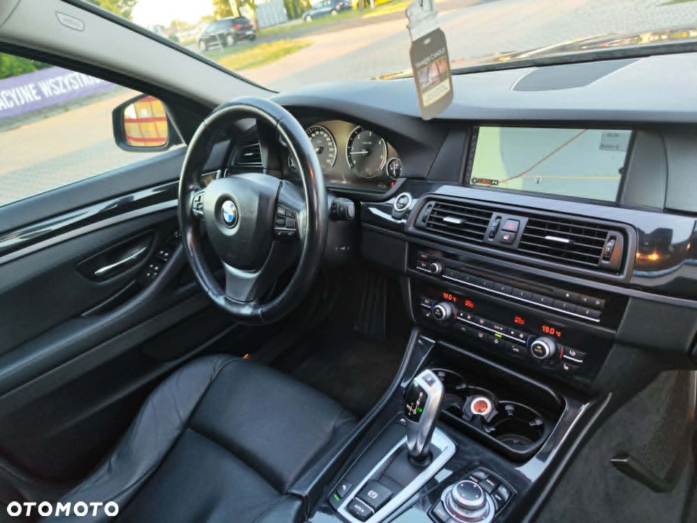 BMW Seria 5 525d - 15