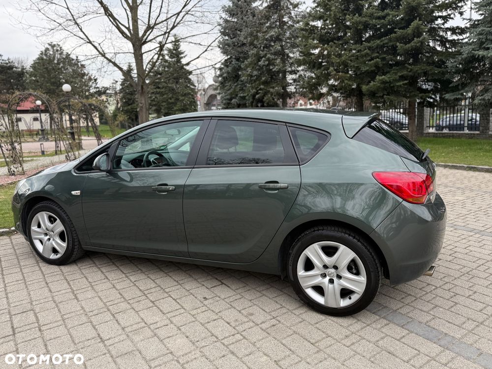 Opel Astra 1.6 Turbo Innovation - 23