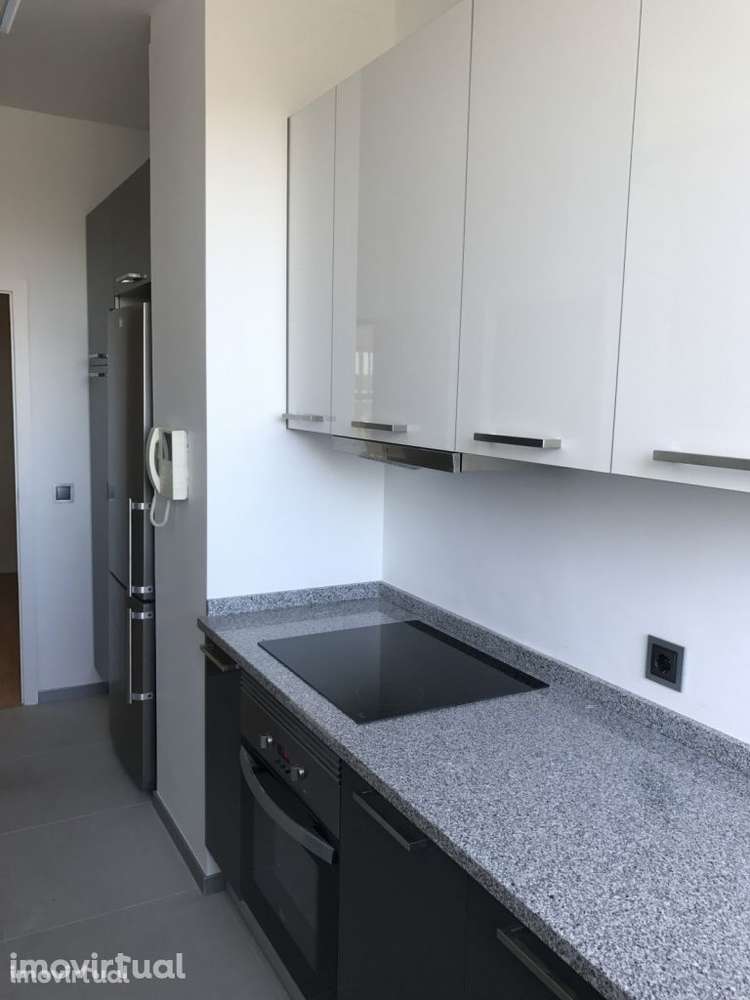 T3 com enorme terraço no meio da Avenida da Boavista, Porto - Grande imagem: 4/12