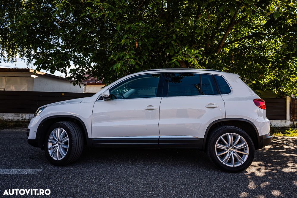 Volkswagen Tiguan 2.0 TDI DPF 4Motion BlueMotion Technology Lounge Sport & Style - 4