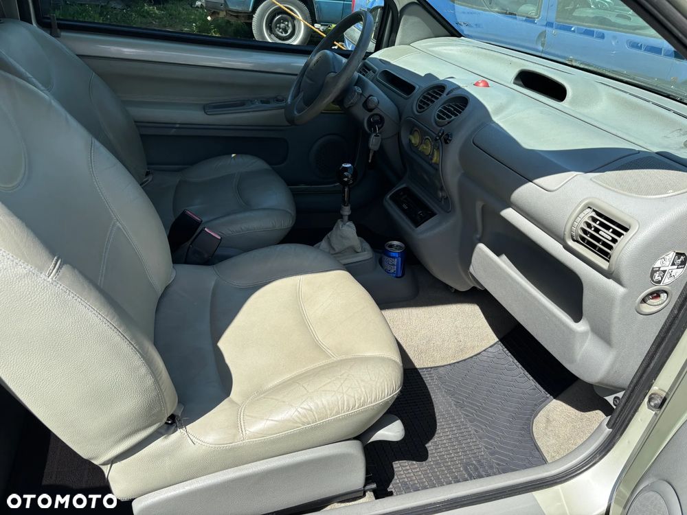 Renault Twingo 1.2 16V Privilege - 13