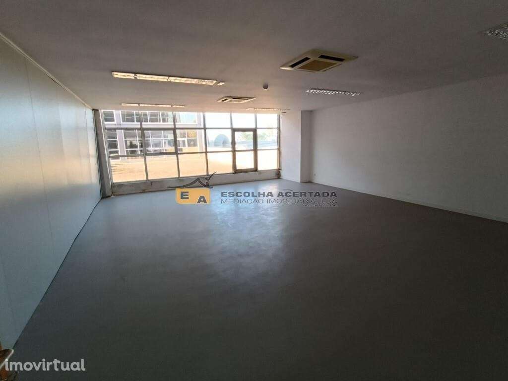 Escritório para comercio e serviços com aparcamento - Grande imagem: 5/6